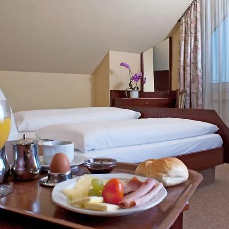 Hotel-restaurant Lowen מלון Süßen