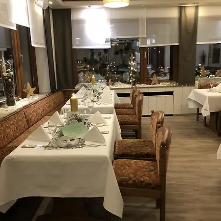 Hotel-restaurant Lowen מלון
