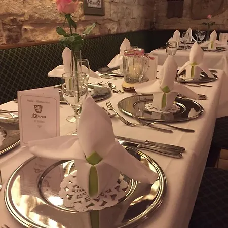 מלון Hotel-restaurant Lowen Süßen