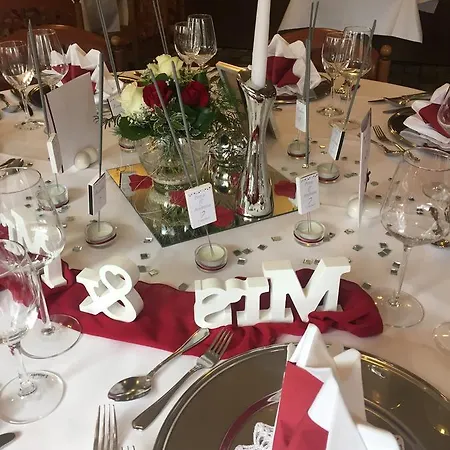 Hotel-restaurant Lowen מלון