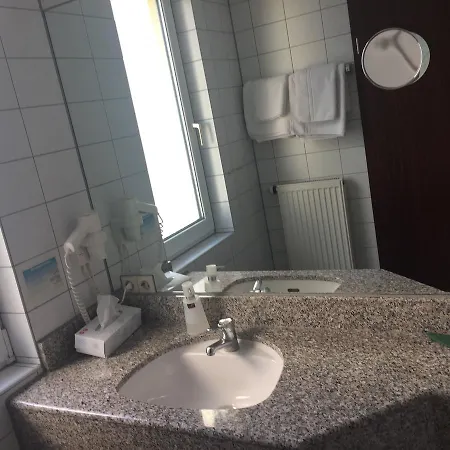 מלון Hotel-restaurant Lowen Süßen